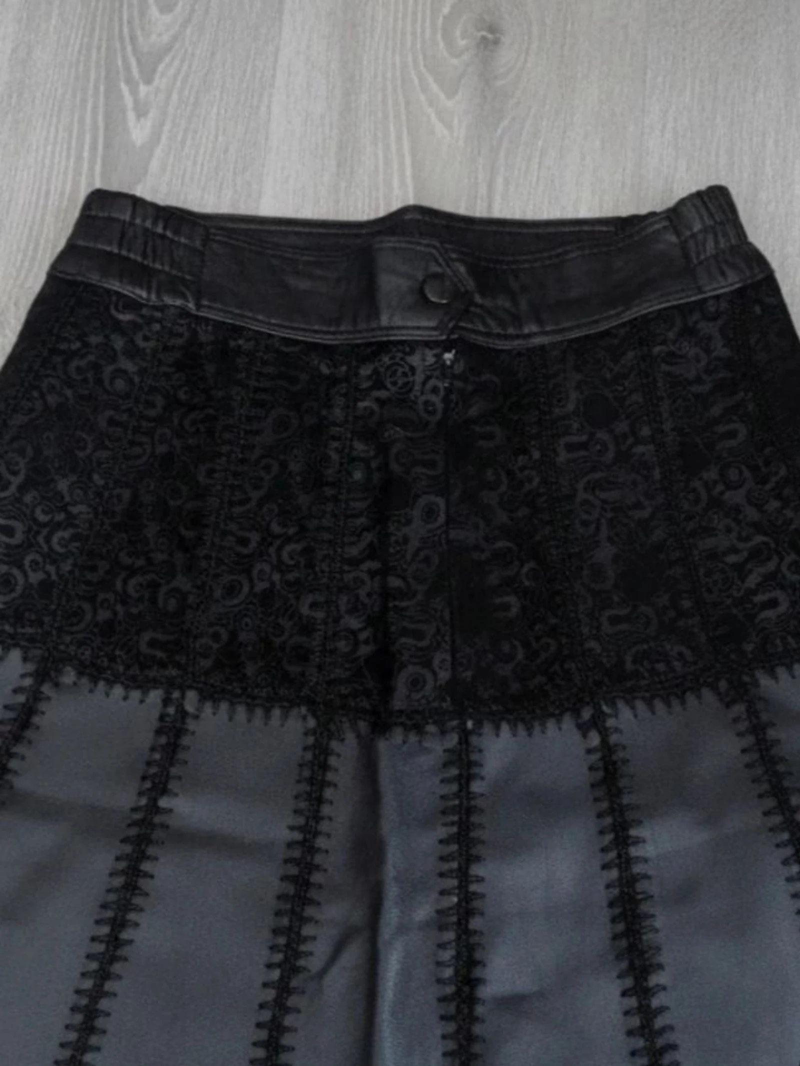 Y2K Gothic Grunge Vintage Black Faux Leather Patchwork Lace Midi Skirt XS – photo 4